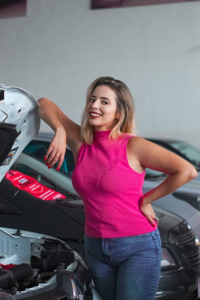 Geração 50+: mulheres buscam autonomia sobre seus carros e provocam mudanças no setor automotivo